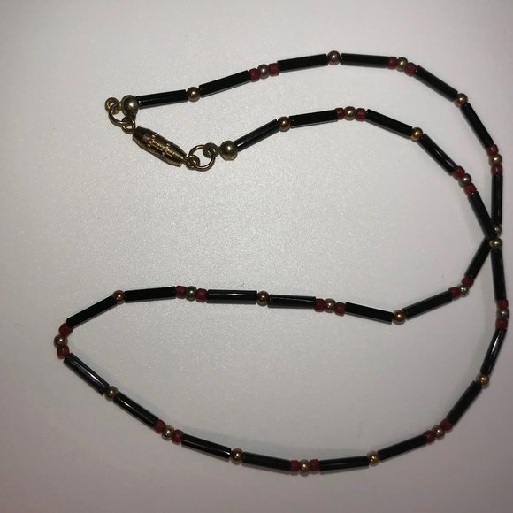 15 1/2" Black and Red Beaded Necklace - Picture 3 of 4